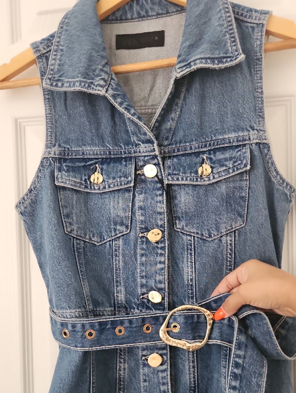 Zara Sleeveless Medium Blue Denim Button-Front Mini Dress with Belt - Picture 3 of 6